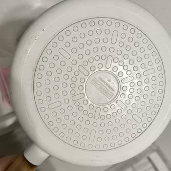 Neoflam Döküm Fika Setinde Boya Soyulması Ve Siyah Benekler: Hızlı Değişim Talebi