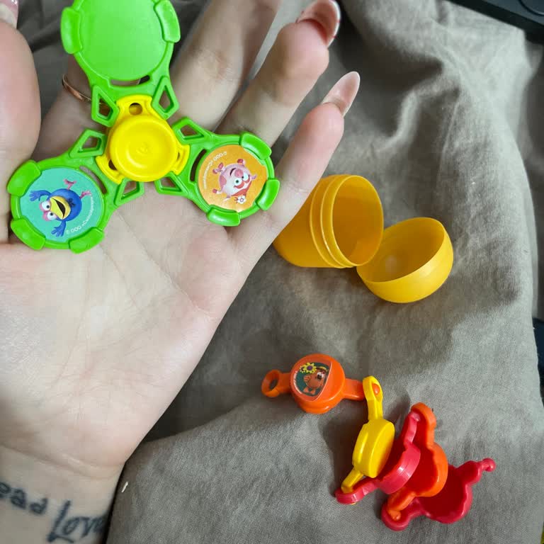 Разочарование. Kinder Surprise Смешарики: внутри не фигурки, а некачественные игрушки