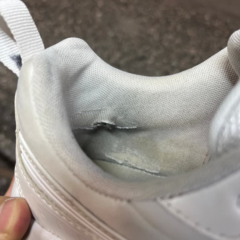 İlk Ayında Topuk Yırtılan Puma Ayakkabı İçin 21 Gün Süren Cevapsız İnceleme Süreci