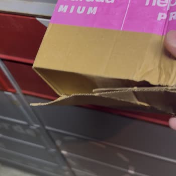 Kargo Otomattan Teslim Edilen Paketin Zorla Açılması Ve Güven Sorunu