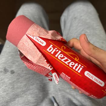 Satın Alınan Piliç Salamında Tüy Çıktı, Tüketiciler Kustular