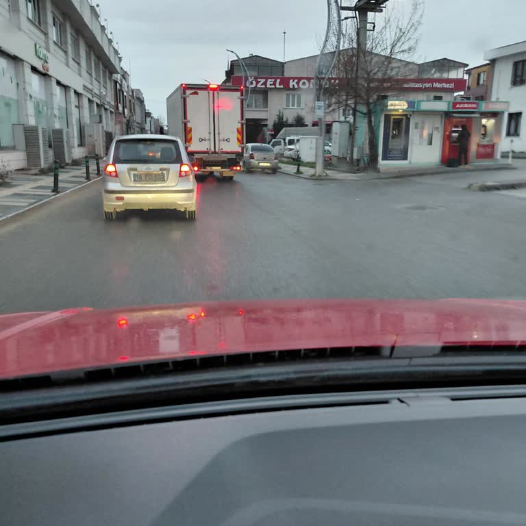 Kamyon Şoförünün Tehlikeli Davranışı Ve Hakaretleri