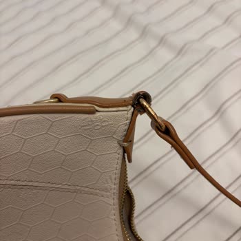 Levidor Çantası Kısa Sürede Sapı Kırıldı, Ürün Ayıplı