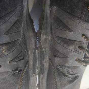 Ayıplı Ayakkabının Dikiş Yerleri Açıldı, Değişim Talebi Reddedildi