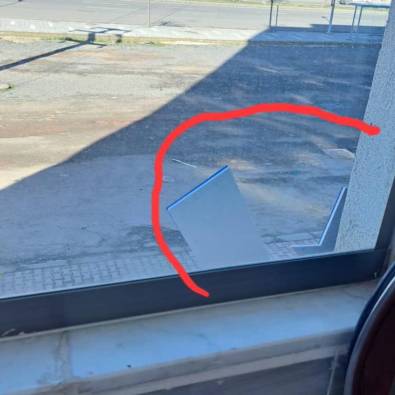 Diyarbakır’da Balkon Görüş Alanını Engelleyen Şok Market Tabelası