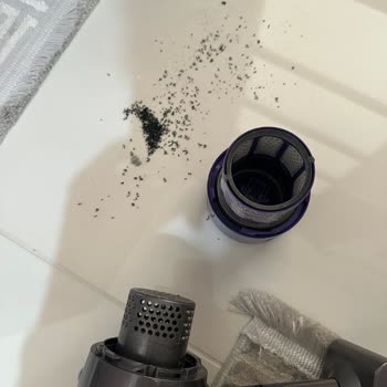 Dyson V10 Süpürge Motor Filtre Parçası Kaçması Ve Garanti Kapsamı Dışında Ücret Talebi