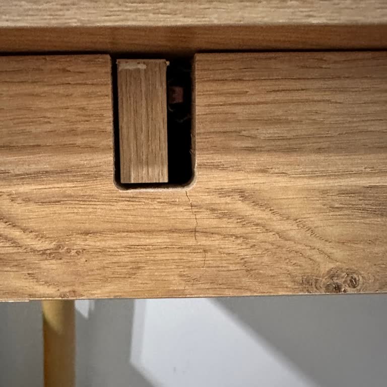 Aylardır Beklenen TV Sehpası Değişimi Gerçekleşmedi