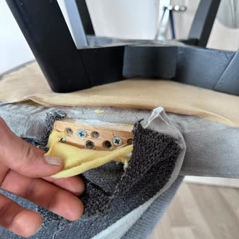 Kelebek Mobilya Sandalyesinde Tekrarlayan Sallanma Ve Ücretsiz Onarım İsteği