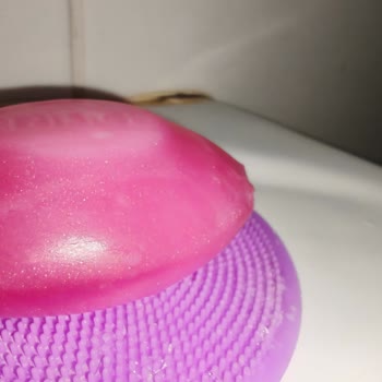 Evyapar Sabunun İçinde Sert ve Erimeyen Yabancı Bir Madde Olduğunu Fark Ettim