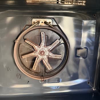 Arçelik Ankastre Fırında Paslanan Fan Ve Çürüyen İç Duvar İçin Ücretsiz Onarım Talebi