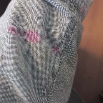 Titocar Şampuanı Pembe Lekeler Bırakıyor, Ellerde Ve Kıyafetlerde Çıkarılamıyor