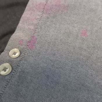 Titocar Şampuanı Pembe Lekeler Bırakıyor, Ellerde Ve Kıyafetlerde Çıkarılamıyor