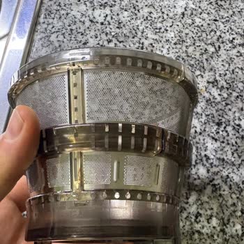 Ayıplı Sıkacağı Spiral Vida Üst Kapağa Çarpıyor Ve Mikroplastik Riski Oluşturuyor