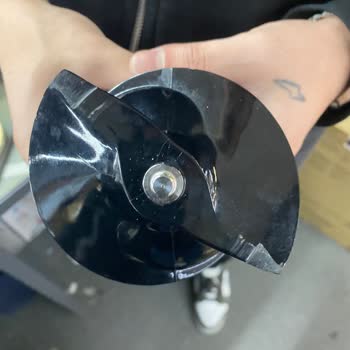 Ayıplı Sıkacağı Spiral Vida Üst Kapağa Çarpıyor Ve Mikroplastik Riski Oluşturuyor