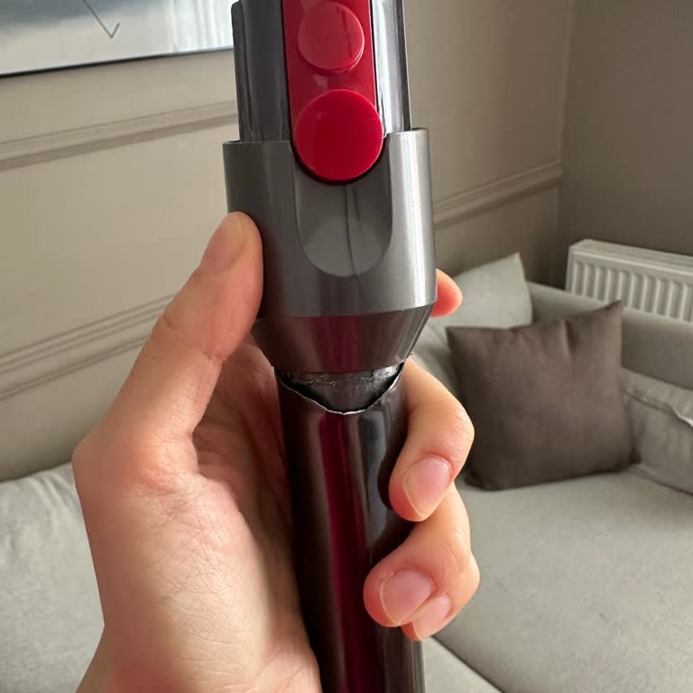 Dyson V12 Süpürge Borusu Kırıldı Ücretsiz Değişim İstiyorum
