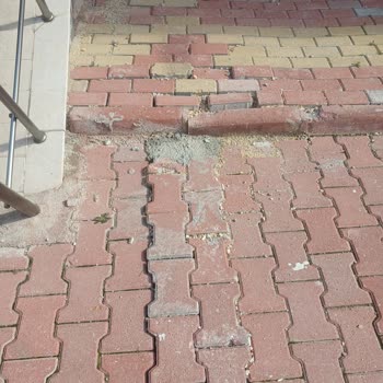 Fiber İnternet Kurulumunda Kaldırım Taşları Kırıldı, İzolasyon Hasar Aldı