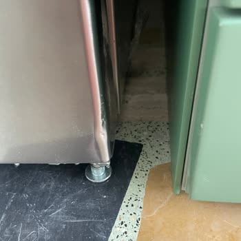 Çalışmayan Vestel Buzdolabında Kapaklarda Çarpma İzleri Ve Değişim Reddi