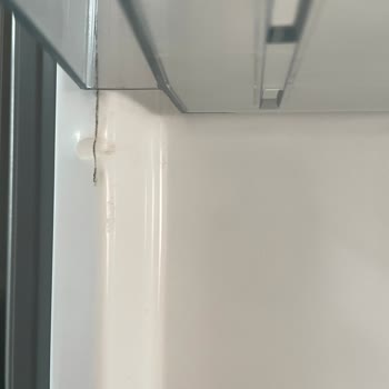 Çalışmayan Vestel Buzdolabında Kapaklarda Çarpma İzleri Ve Değişim Reddi