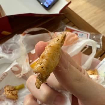 Mogaf Dürüm Şubesinde Tavukta Tüy Görülmesi Hijyen Ve Sağlık Riski