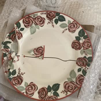 Kırık Porselen Takım Ve Müşteri Hizmetlerinde Oyalama