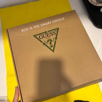 Guess Ne Ürüne Ait Koruyucu Çantası Vardı Ne De Kendi Özel Kutusu Bulunuyordu