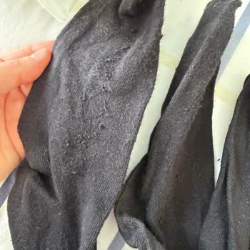 İlk Yıkamada Aşırı Tüylenen Çorap Kalite Şüphesiyle Değişim Talebi