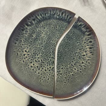 Karaca Earth Collection Tabakları Çatlıyor, Ücretsiz Değişim Talebi