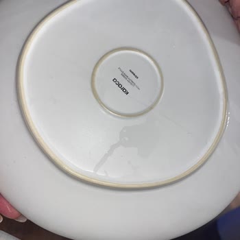 Karaca Earth Collection Tabakları Çatlıyor, Ücretsiz Değişim Talebi