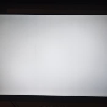 TCL TV Ekranında Lekelenmeler Oldu