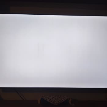 TCL TV Ekranında Lekelenmeler Oldu