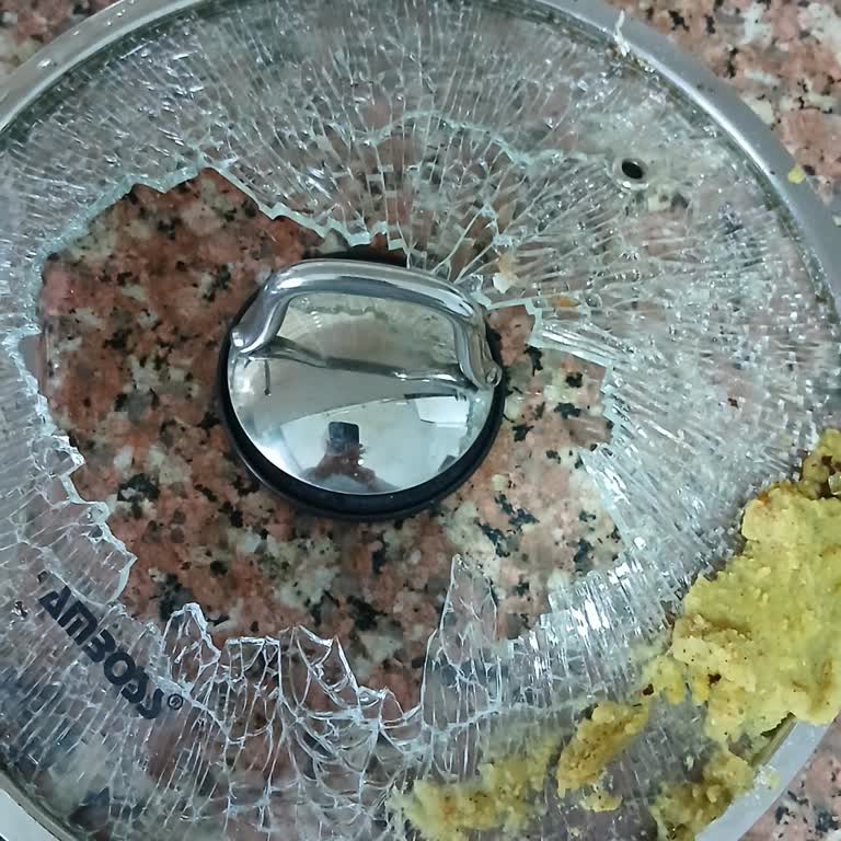 Kapak Patlamasıyla Tehlike Yaratan Ambos Çelik Tencere İçin Para İadesi Talebi