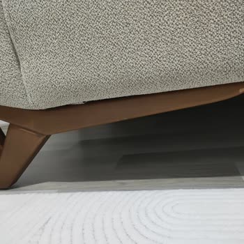 Kilim Mobilya'da Koltuk Yayları Koptu Ve Ayaklar Soyuldu