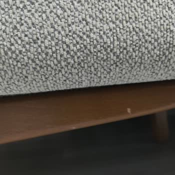 Kilim Mobilya'da Koltuk Yayları Koptu Ve Ayaklar Soyuldu