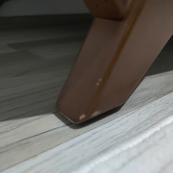 Kilim Mobilya'da Koltuk Yayları Koptu Ve Ayaklar Soyuldu