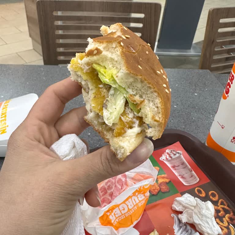 Burger King’te Tavuk Burger’de Kırmızı Et Parçası Ve İade Talebi