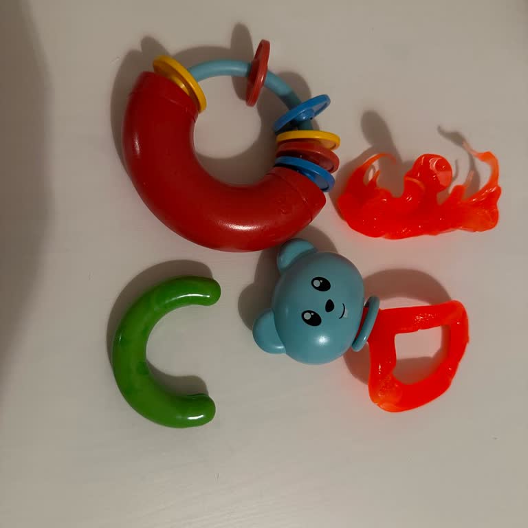 E-Bebek’te Sterilizasyona Koyulan Bebek Oyuncakları Eridi, Güvenlik Endişesi