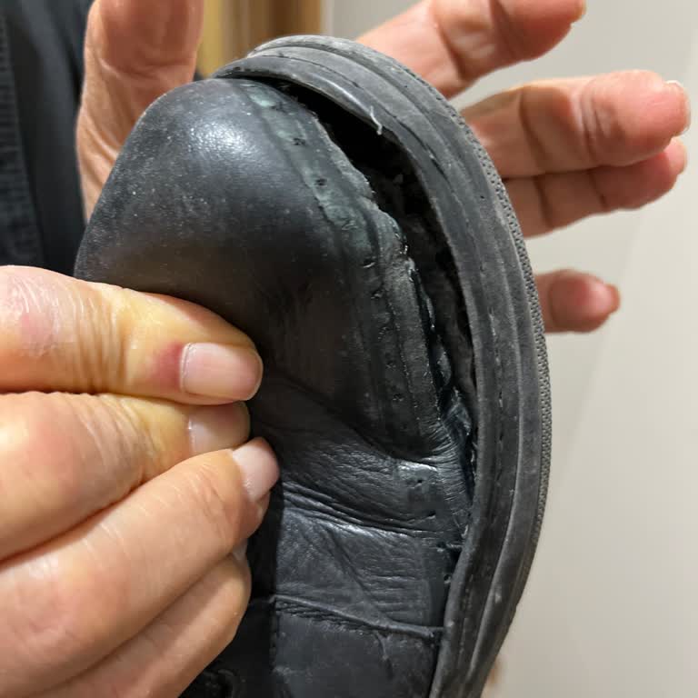 Ayakkabının Dikişleri Kısa Sürede Açıldı, Garanti Kapsamında Değişim Talebi