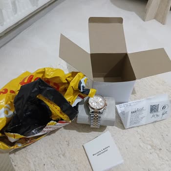 Özensiz Paketleme Ve Eksik Garanti Belgeleriyle Lüks Saat Gönderimi