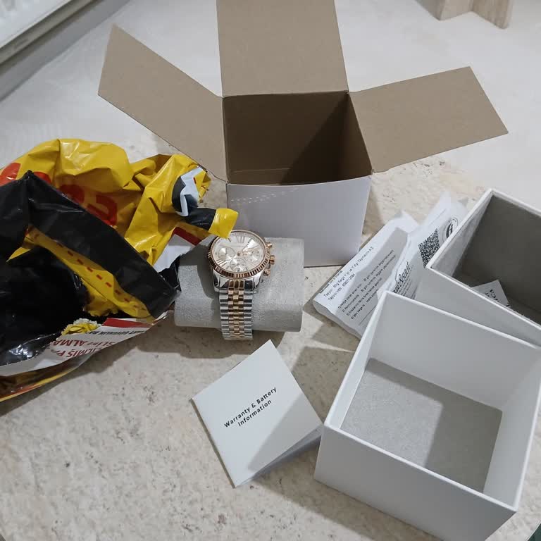Özensiz Paketleme Ve Eksik Garanti Belgeleriyle Lüks Saat Gönderimi