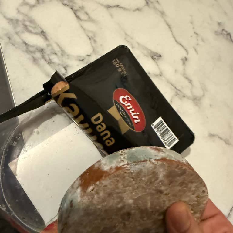 Sahur İçin Aldığım Emin Kavurması Küflü Çıktı, Fişsiz İade İmkânsız