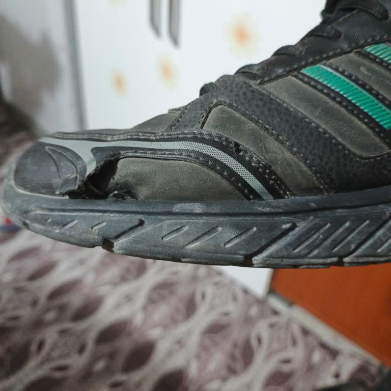 Garanti Kapsamındaki Kinetix Ayakkabısının Ön Kısmının Açılması Ve Değişim Talebinin Reddedilmesi