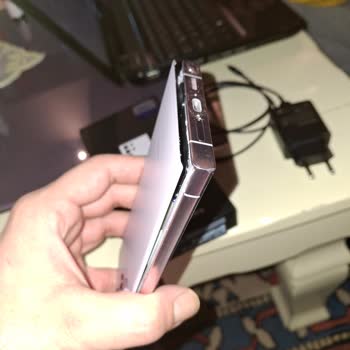 Samsung Galaxy S23 Ultra’da Şarj Patlaması Ve Kapağın Ayrılması