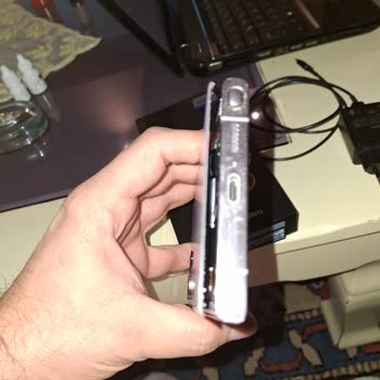 Samsung Galaxy S23 Ultra’da Şarj Patlaması Ve Kapağın Ayrılması