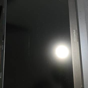 Asus Expertbook Ekran İzleri Tasarım Hatası, Onarım Ücreti Haksızdır