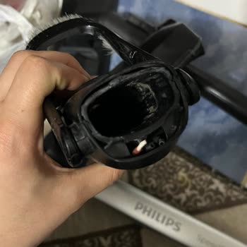 Philips Xc7040 Süpürge Üst Kısmı Sürekli Kırılıyor, Ücretsiz Değişim Talep Ediyorum