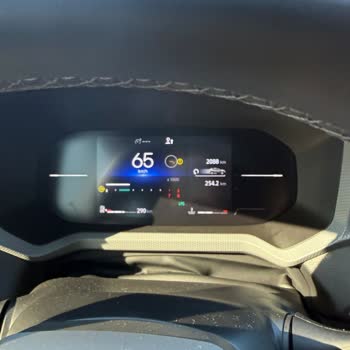 Sıfır Kilometrede Elektronik Sistem Arızaları Ve Cam Çatlağı Nedeniyle Araç Değişimi Talebi