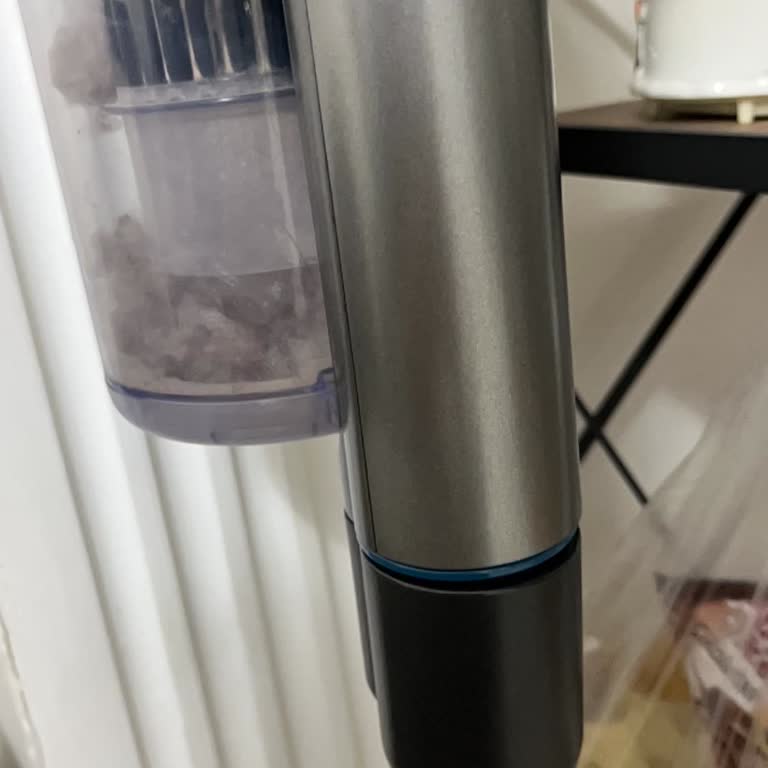 Halı Üzerinde Çektiği Kir Ve Tozları Geri Üfleyen Philips Süpürge Garantili Onarım Talebi