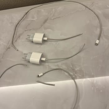 Ede Turizm'de Emanet Poşetimin İzinsiz Açılması Ve Şarj Aletlerimin Hasar Görmesi