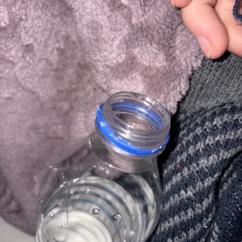 Damla Su Şişelerinin Kapaklarındaki Keskin Parçalar Çocukları Tehlikeye Atıyor