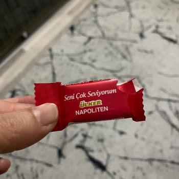 Ülker Napoliten Çikolatalarında Beyaz Lekeler Ve Zehirlenme Riski